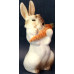Заяц с морковкой
